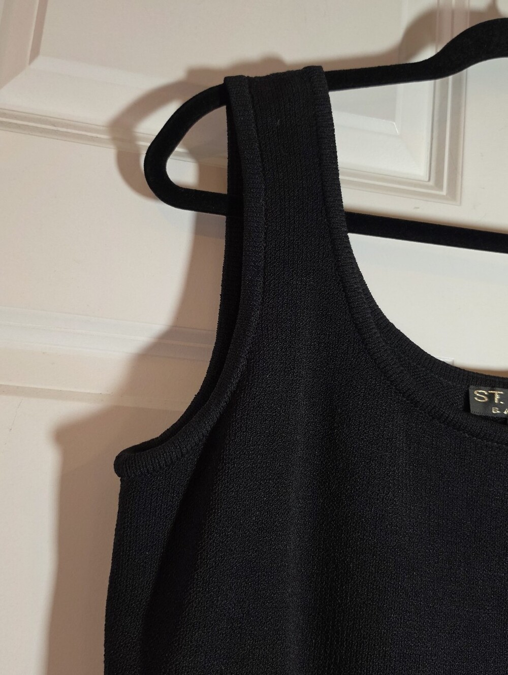 St. John Basics Black Sleeveless Knit Tank Top Scoop Neck L - Picture 3 of 5